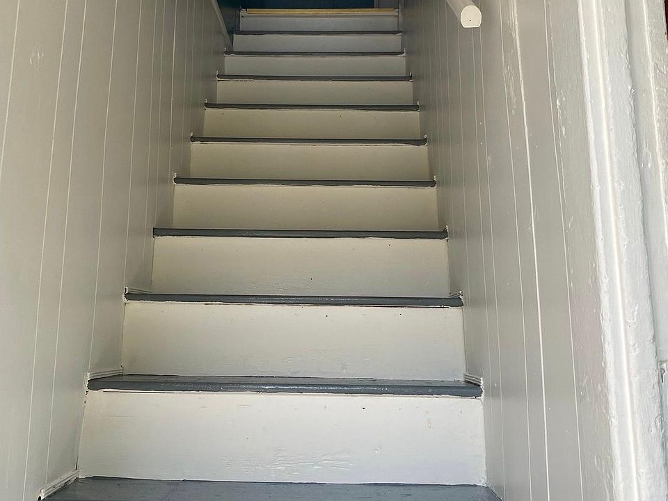 2nd image of 190 Manton Ave #2