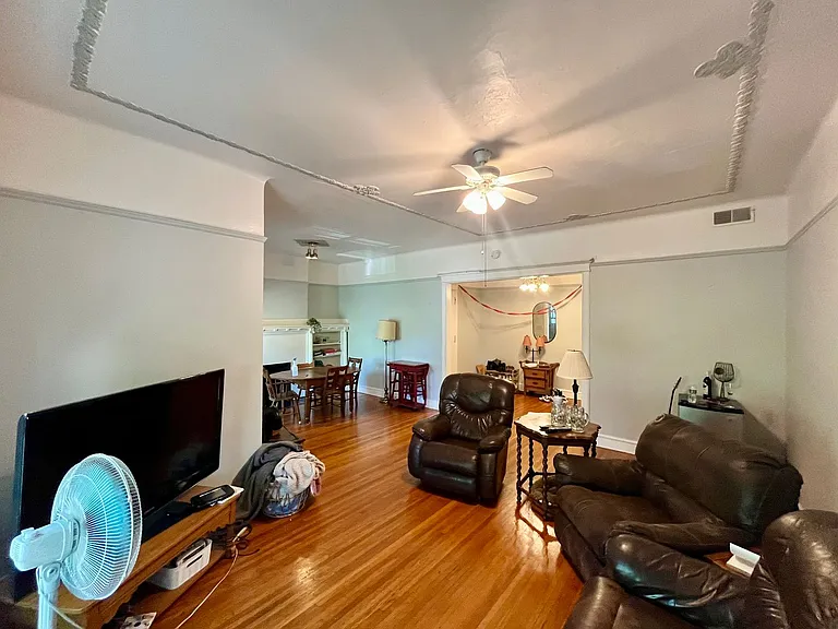 2320 E Belleview Pl — Photo 3