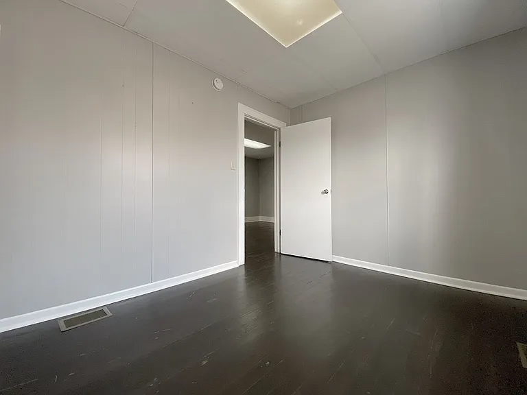 2240 White Oak Ave — Photo 6