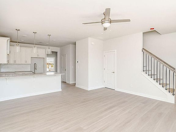 5th image of 360 Dempsey Dr
