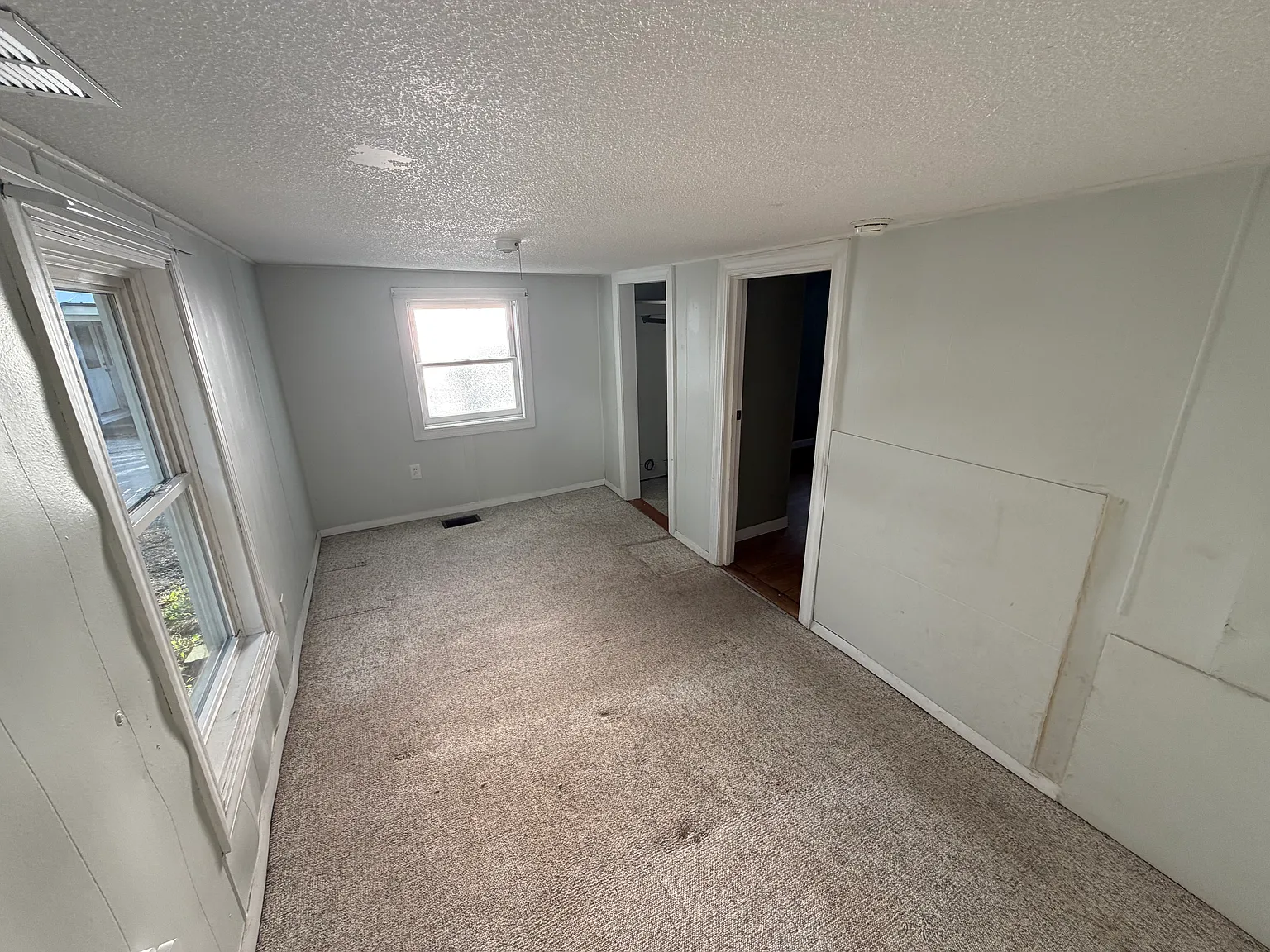 3 bed, 986 sqft, $1,000 — Photo 2