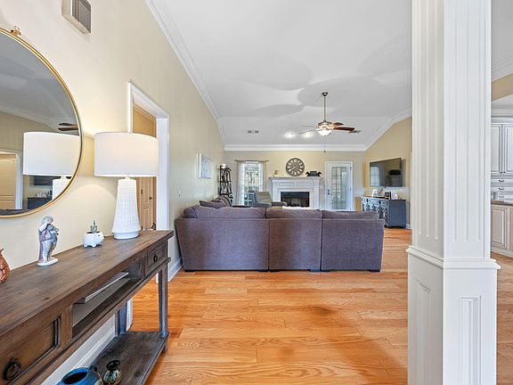 4th image of 118 Garden Lake Dr