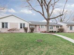 601 Chelsea Dr, Bloomington, IL