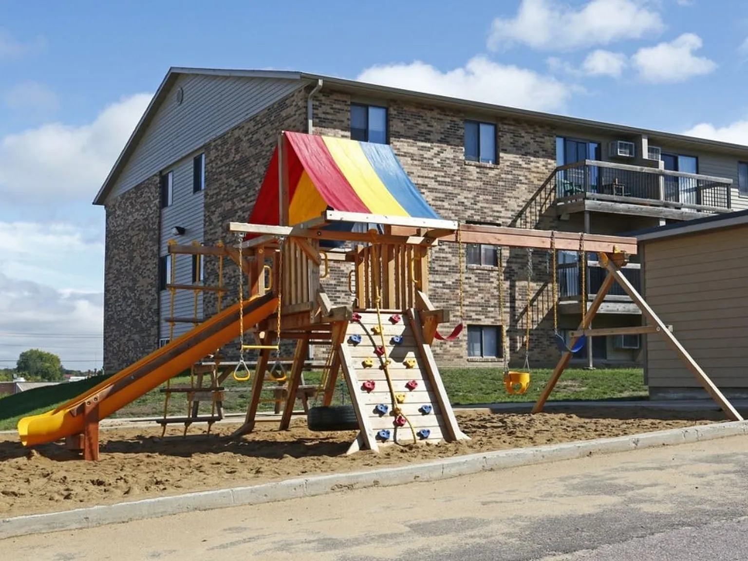 Cleveland Heights Apartments — Photo 1