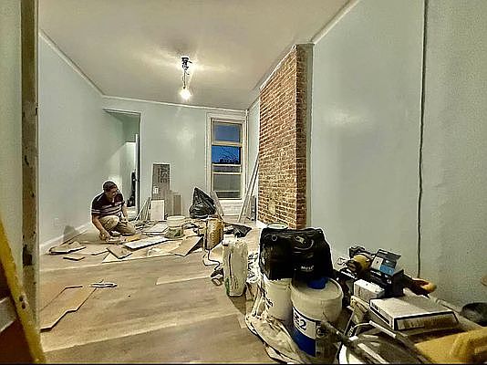 4th image of 325 Sumpter St APT 3R