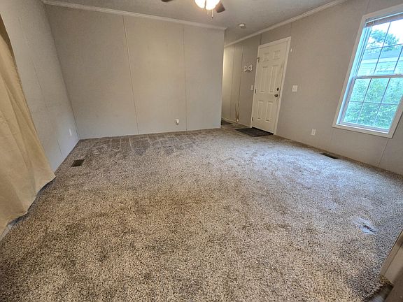 5th image of 638 Courtland Ln