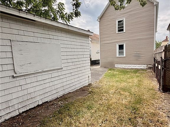5th image of 153 Freund St