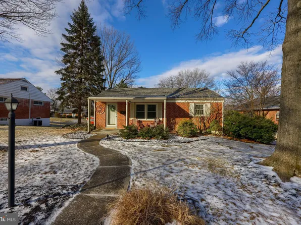 316 S 10th St, Akron, PA 17501