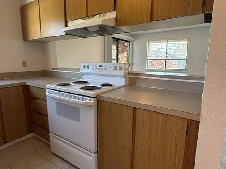 Price 4-Plex - Bothell — Photo 9