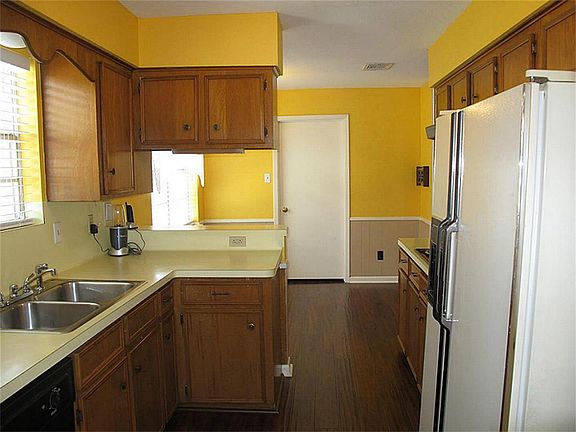 5th image of 2403 Valley Bend Dr