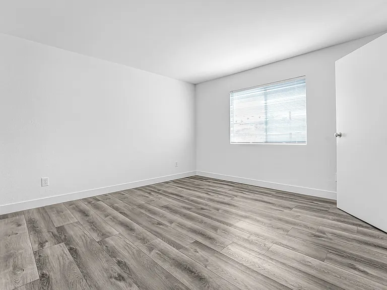10908 Blix St #4 — Photo 8