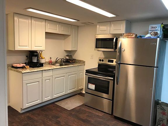 2nd image of 571 Roy St