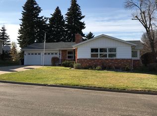 1216 N Parkview Dr, Bismarck, ND 58501