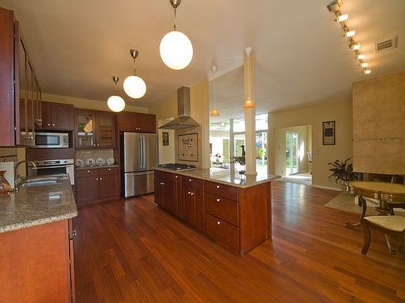 5th image of 3263 Murray Way