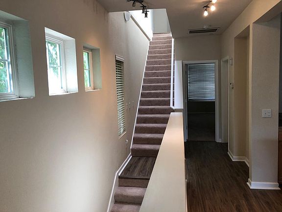 5th image of 439 Harriet Ln