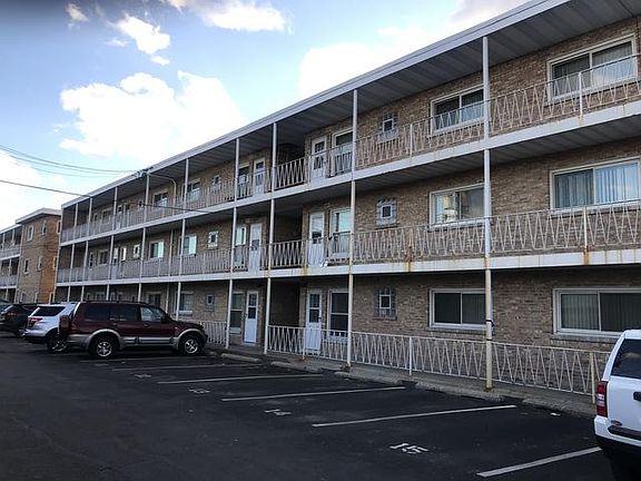 2nd image of 4947 N Harlem Ave Unit 3