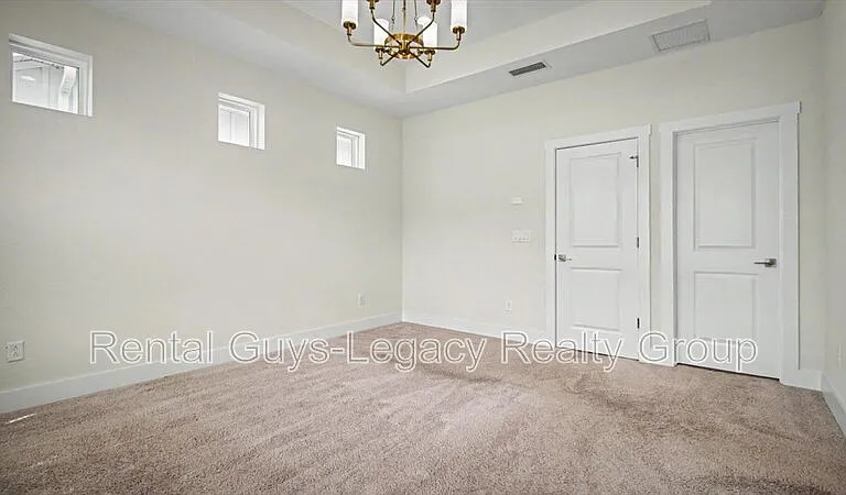 409 Crestview Dr — Photo 25