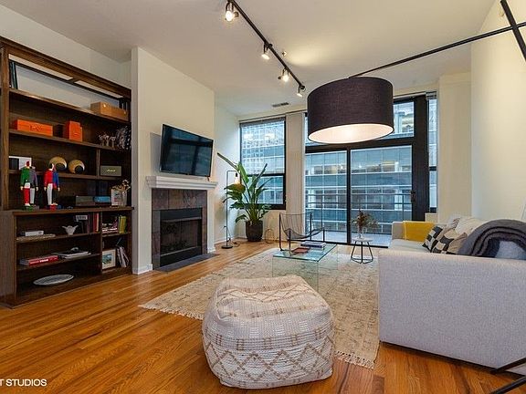 4th image of 130 S Canal St APT 805
