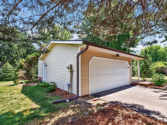 2nd image of 17550 Illinois Ct