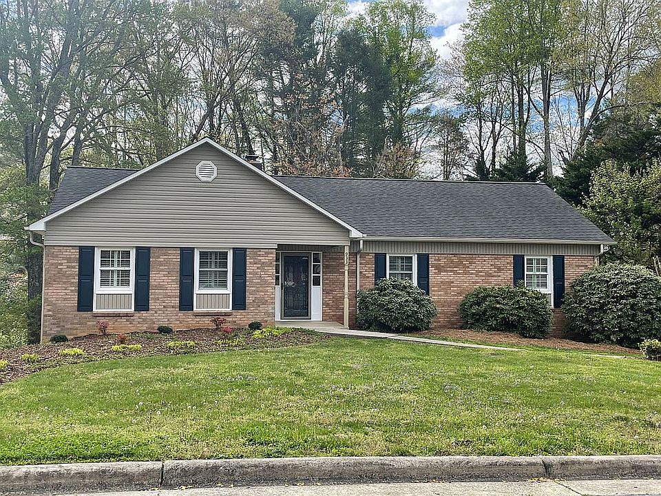 1st image of 933 Hawthorne Dr NE