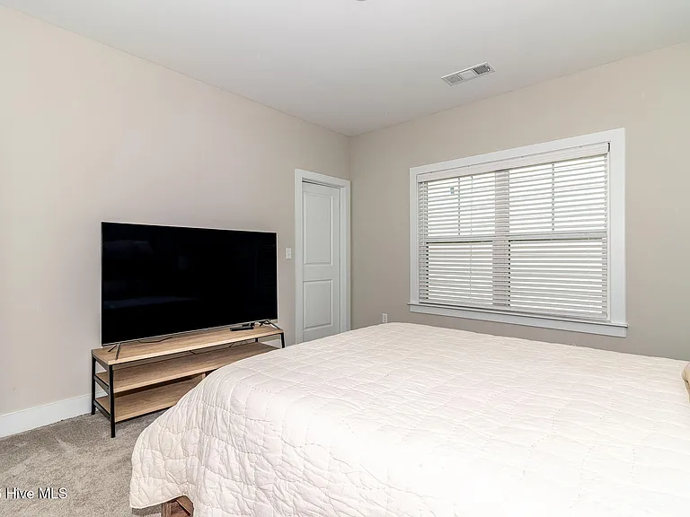 2630 Laurens St — Photo 34