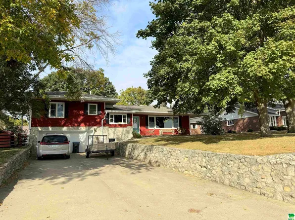 15 Vista Dr, Storm Lake, IA 50588