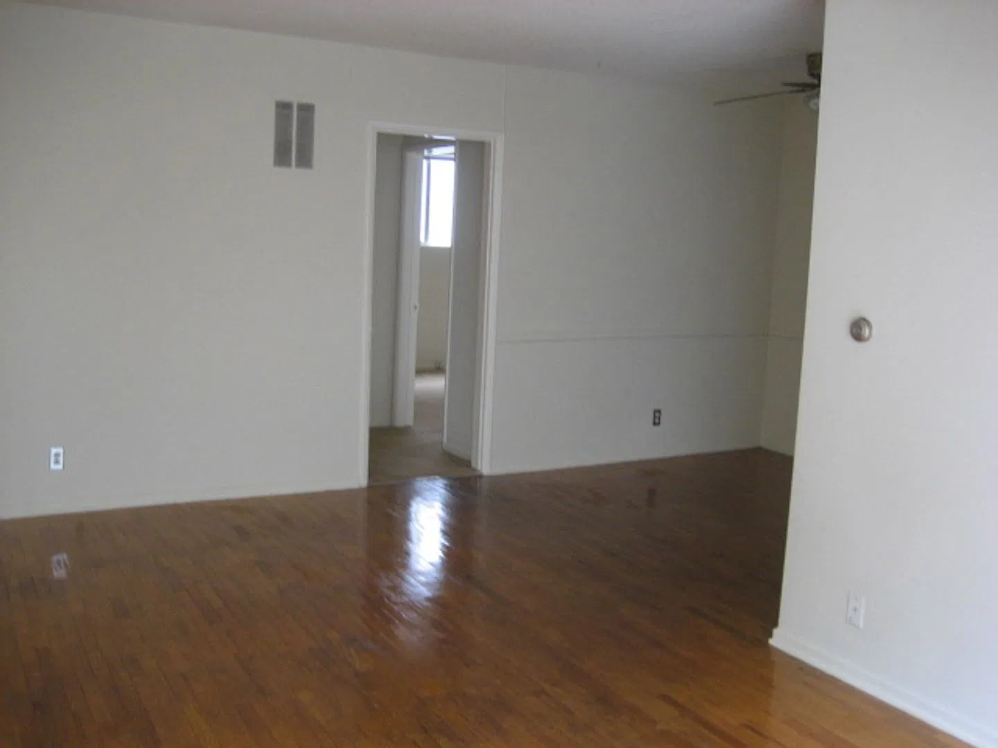 11839 Goshen Ave — Photo 4