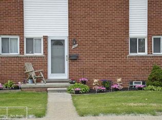 8688 Sterling St, Center Line, MI 48015