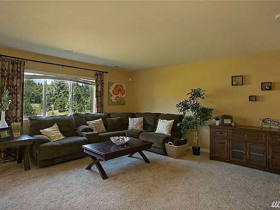 4th image of 411 200th St SW