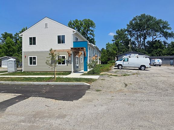 2nd image of 1420 W Kirkwood Ave #202