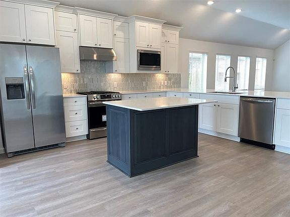2nd image of 30807 Boxwood Dr