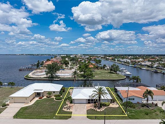 3rd image of 2211 Palm Tree Dr