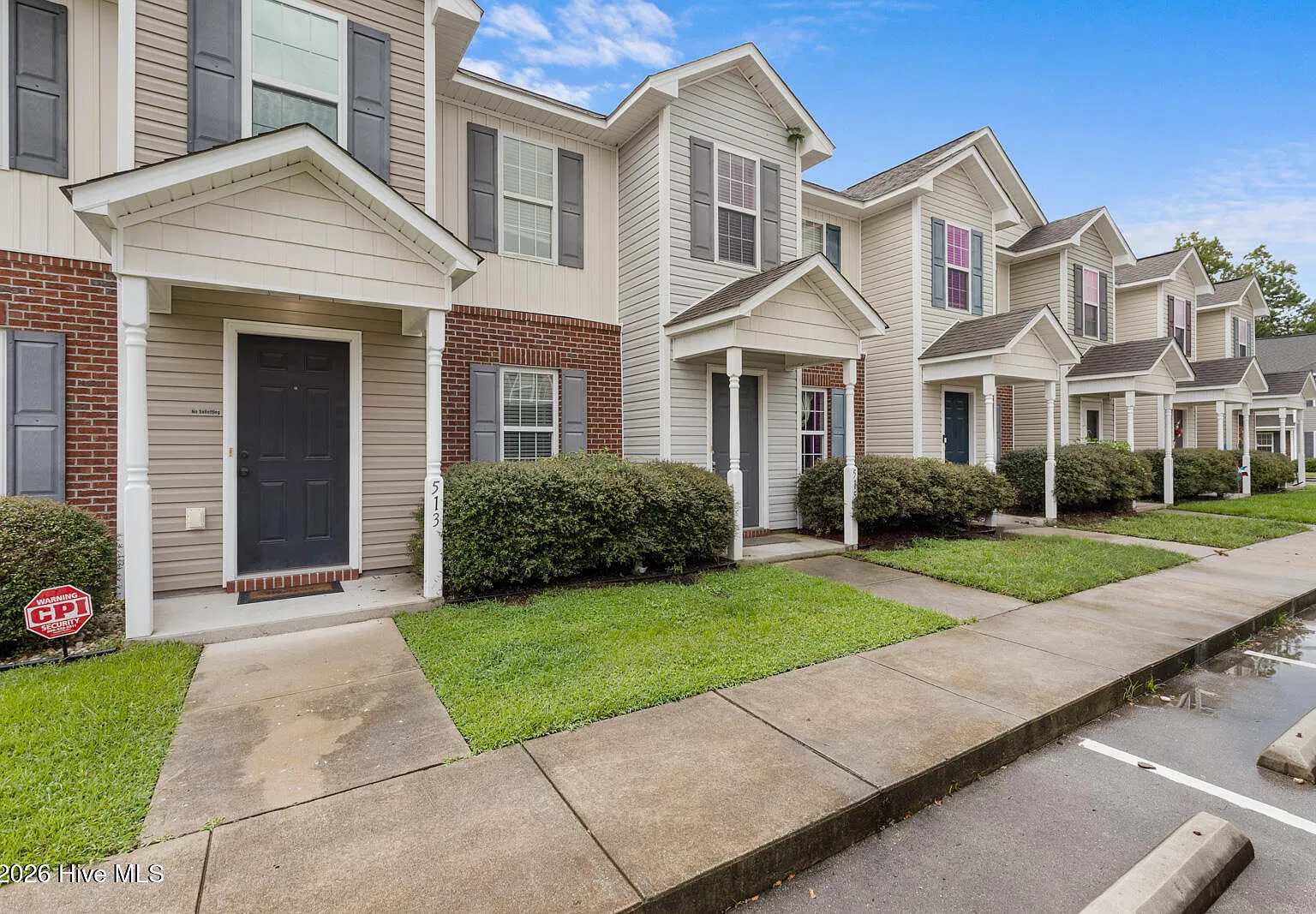 2 bed, 2.5 bath, 1084 sqft, $1,400 — Photo 1