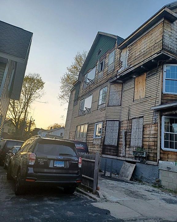 2nd image of 15 Vermont St