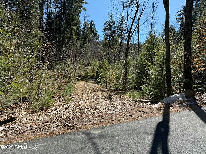 4th image of 502 Howe Road