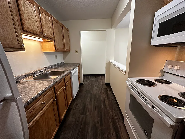 Sunset Ridge Apartments — Photo 96