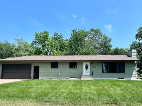 1046 Cherry St, Ocheyedan, IA 51354