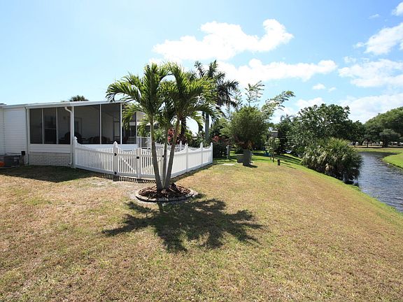 3rd image of 1075 Barefoot Cir