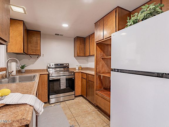 3rd image of 551 W HARDING Avenue