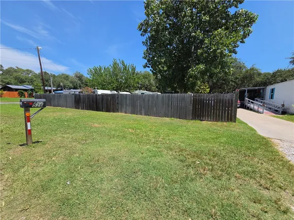532 N Kossuth St, Rockport, TX 78382