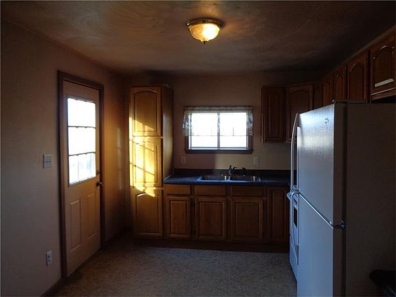 2nd image of 455 Main St