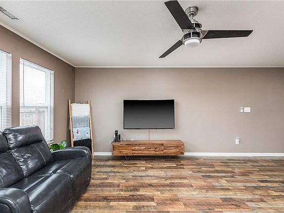 4th image of 857 Sunvista Dr