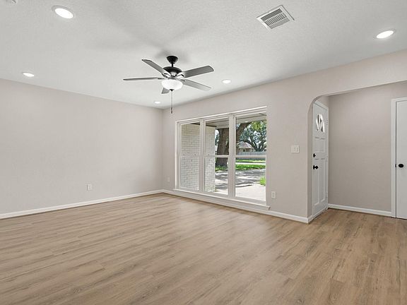 3rd image of 15 N Amburn Rd