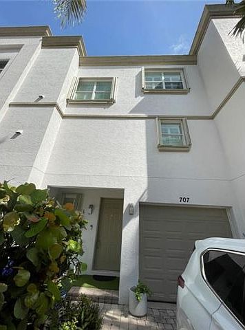 1st image of 707 SW 4th Ave #1
