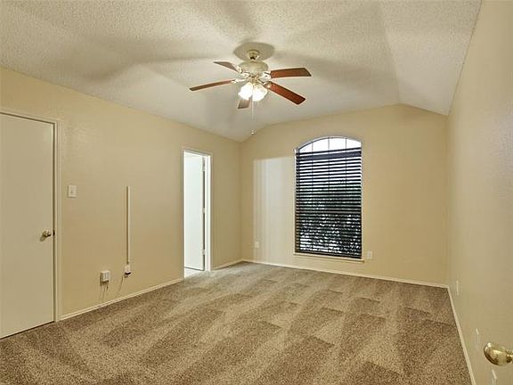 4th image of 2820 Hidden Springs Dr