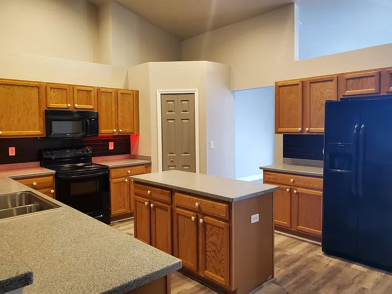 445 Reading St — Photo 5