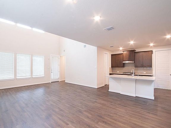 4th image of 160 Alicante Ln