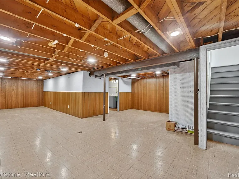 30428 Iroquois Dr — Photo 11