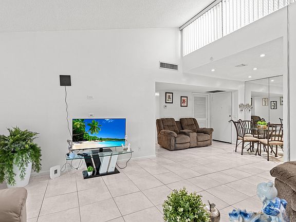 5th image of 2538 Boundbrook Drive S #140