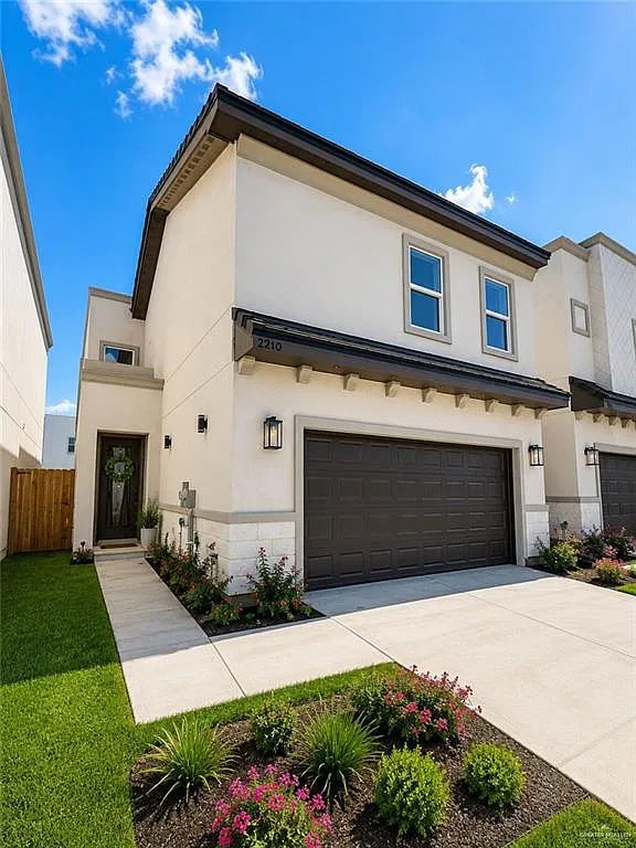 3 bed, 2.5 bath, 1969 sqft, $2,100 — Photo 1